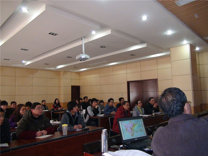 总工程师王大可——《四川省区域地质背景介绍》、《三大岩类地质填图》